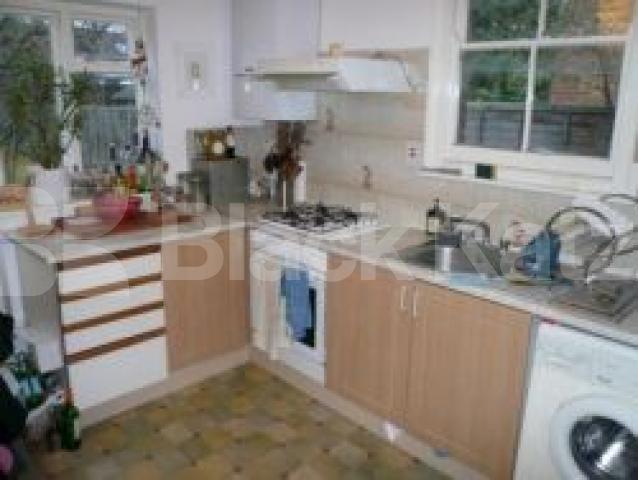 			LET!, 2 Bedroom, 1 bath, 1 reception Flat			 Ferme Park Road, CROUCH END N8